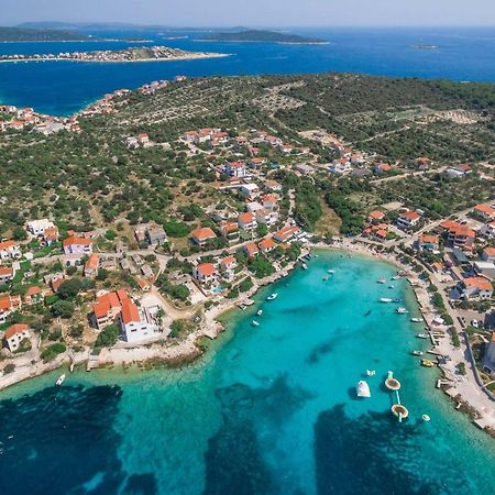 Villa Basic Севид Экстерьер фото