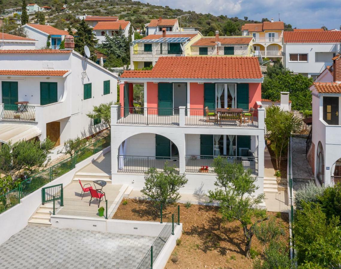 Villa Basic Севид Экстерьер фото