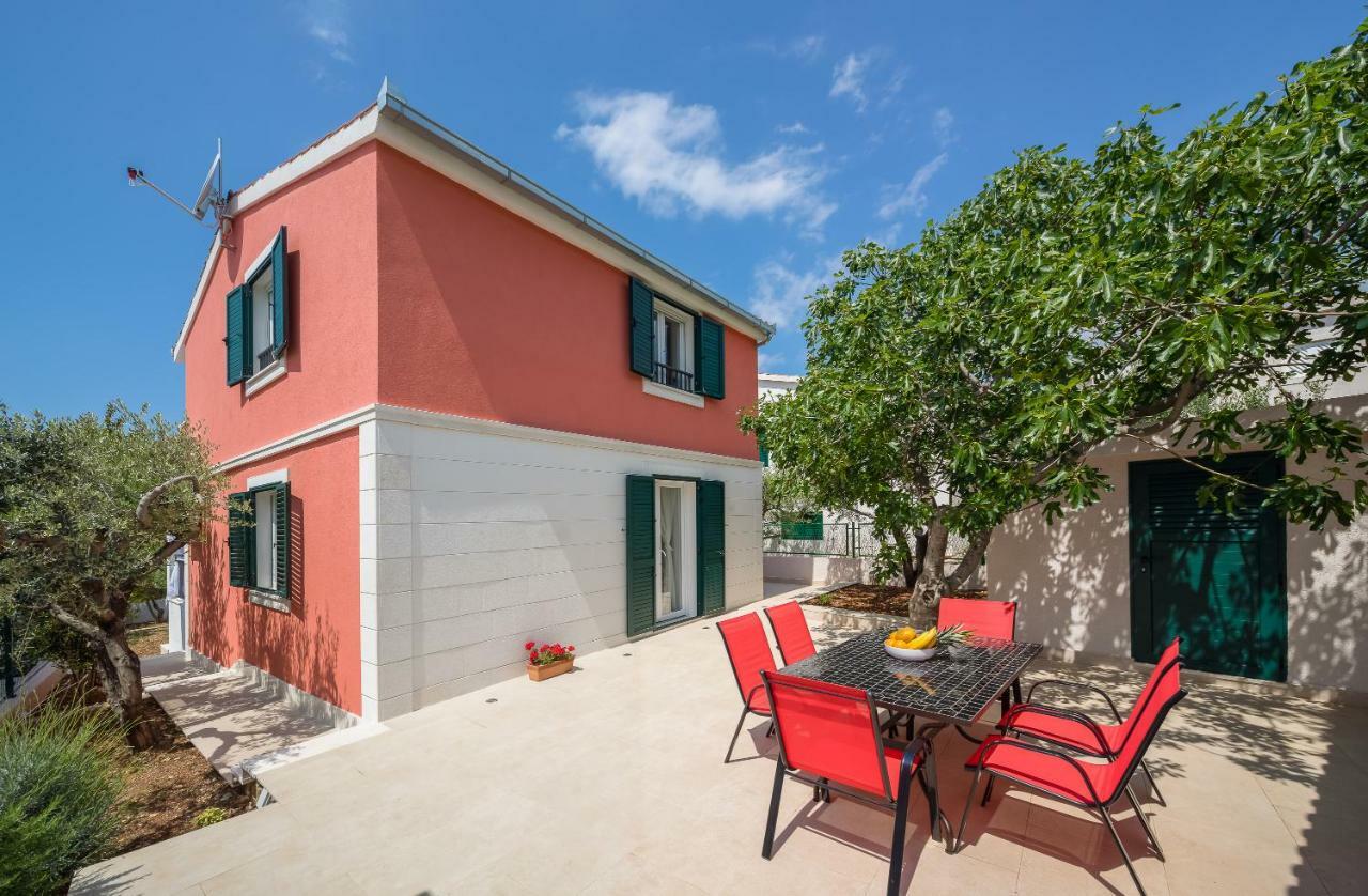 Villa Basic Севид Экстерьер фото