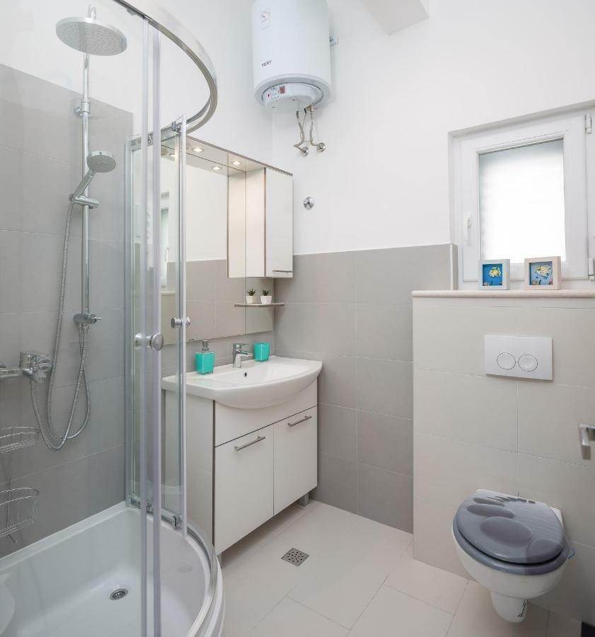 Villa Basic Севид Экстерьер фото