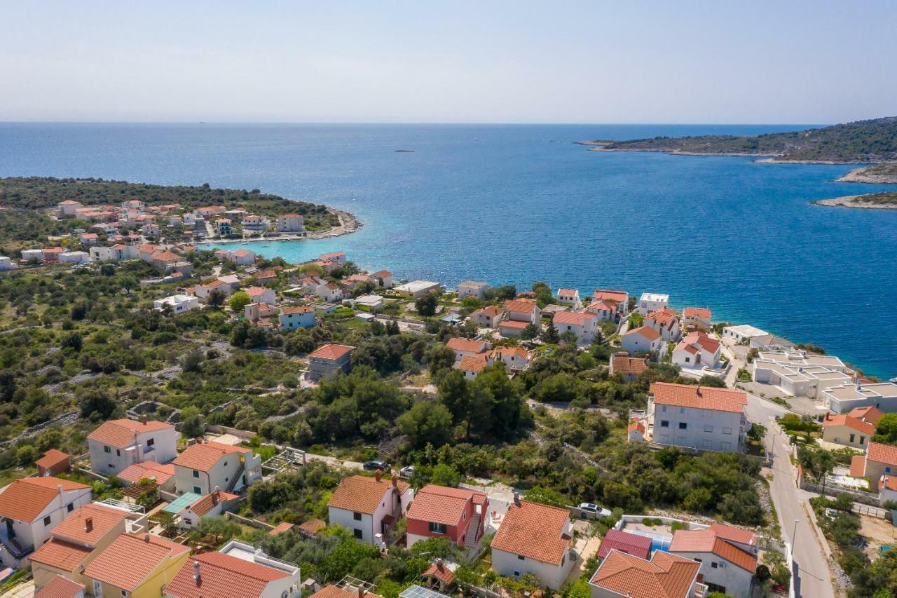 Villa Basic Севид Экстерьер фото