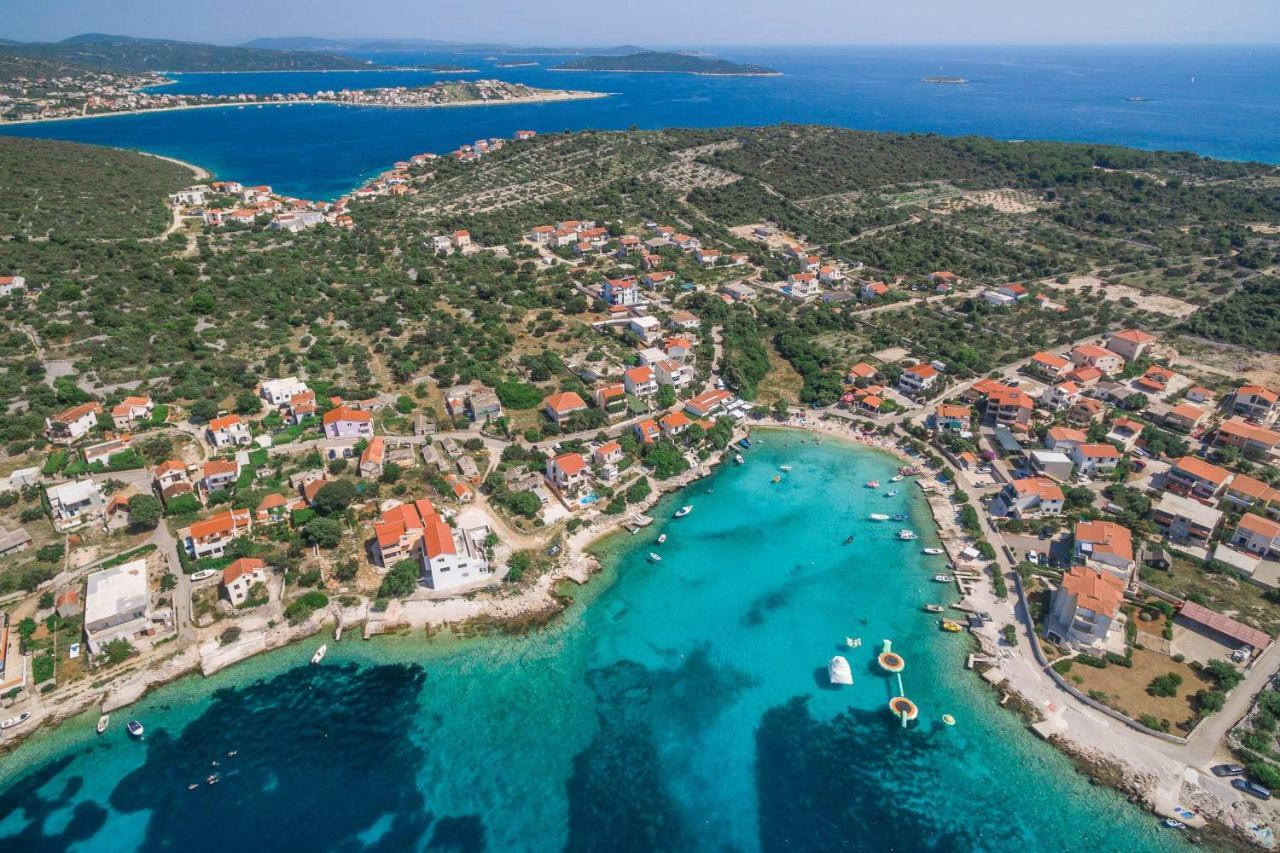 Villa Basic Севид Экстерьер фото